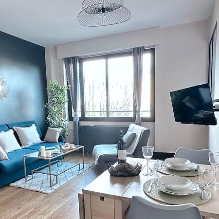 Stylish Apartment With A Balcony In ปารีส ภายนอก รูปภาพ