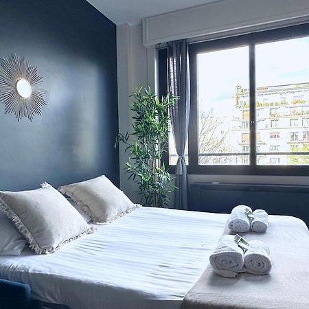 Stylish Apartment With A Balcony In ปารีส ภายนอก รูปภาพ