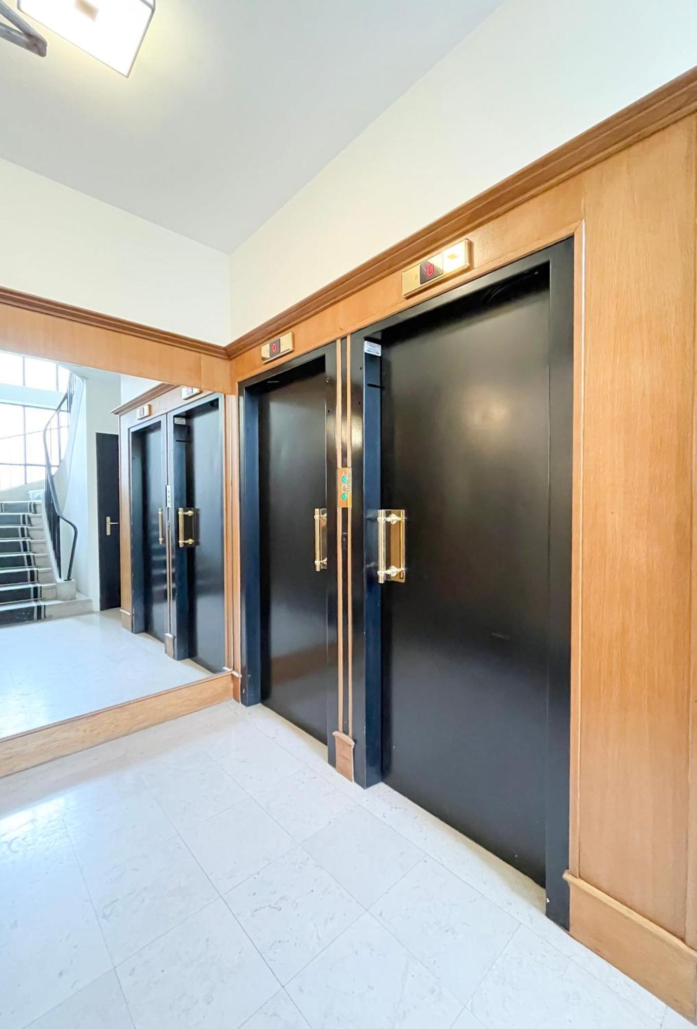 Stylish Apartment With A Balcony In ปารีส ภายนอก รูปภาพ