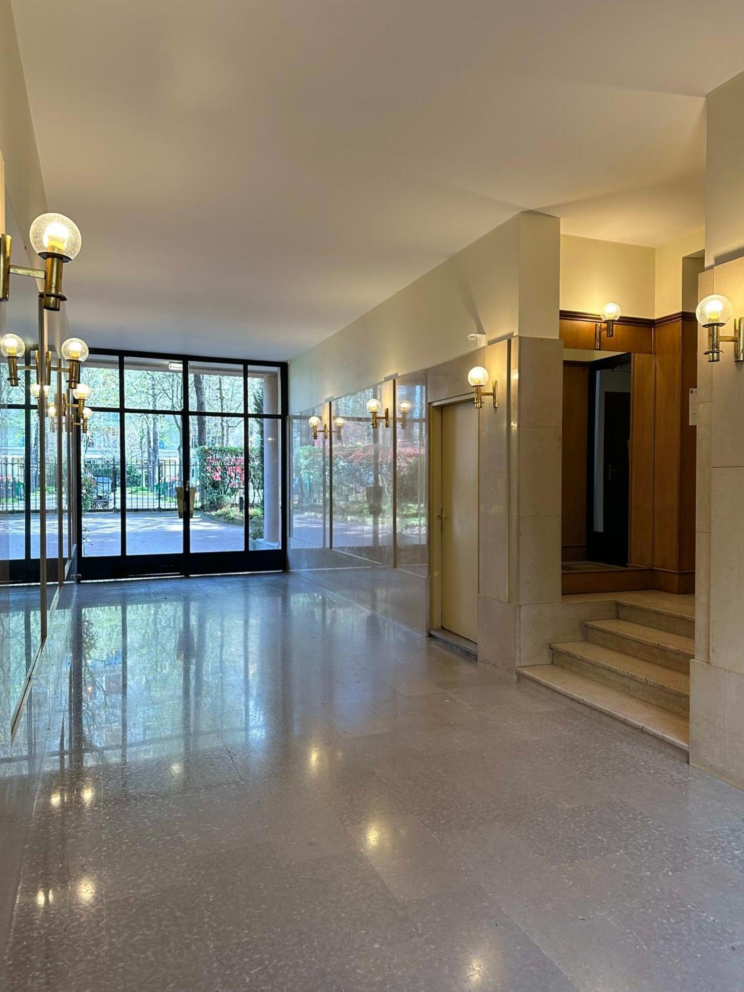Stylish Apartment With A Balcony In ปารีส ภายนอก รูปภาพ