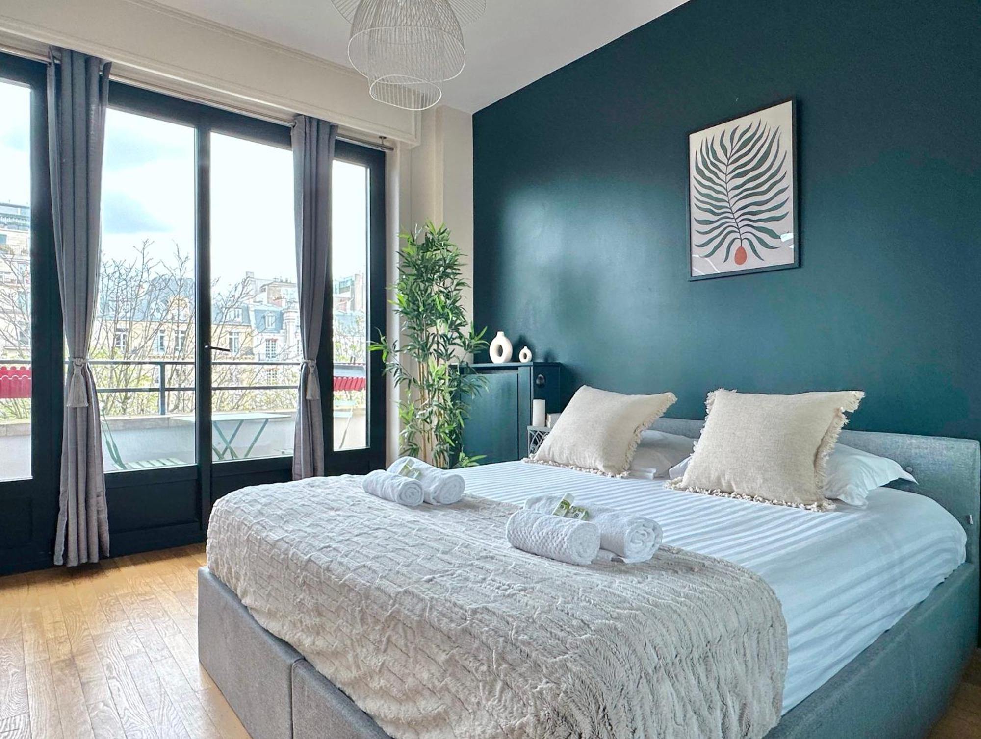 Stylish Apartment With A Balcony In ปารีส ภายนอก รูปภาพ